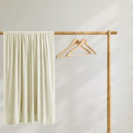 Kreminės spalvos antklodė MIC 220×240 cm