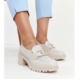 Moteriški pusbačiai Vinceza, smėlio