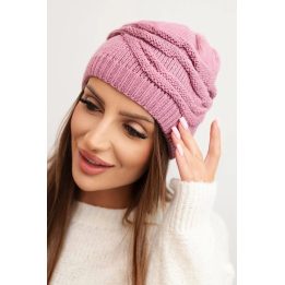 Moteriška žieminė kepurė su pynių raštu K429, šviesiai violetinės spalvos