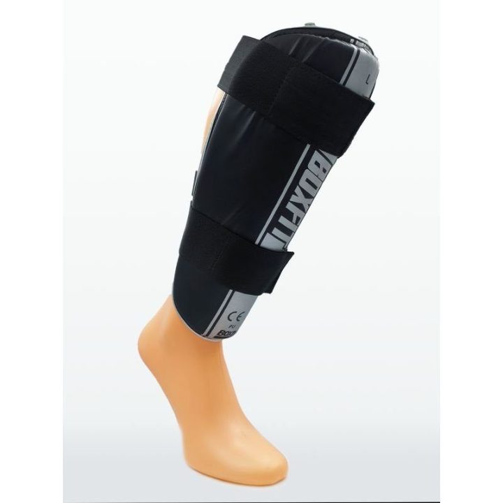 Blauzdų apsaugos su 5 cm pločio lipukų juostomis Boxfit, juodos