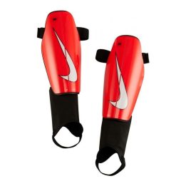 Futbolo blauzdų apsaugos Nike Charge, raudonos