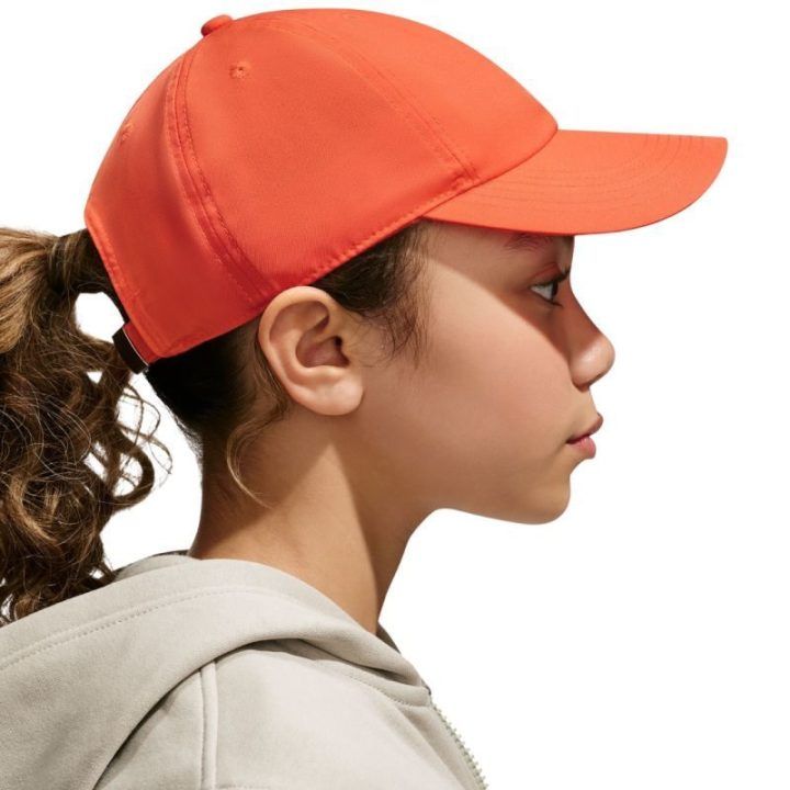 Vaikiška kepurė su snapeliu Nike Dri-FIT Club, oranžinė