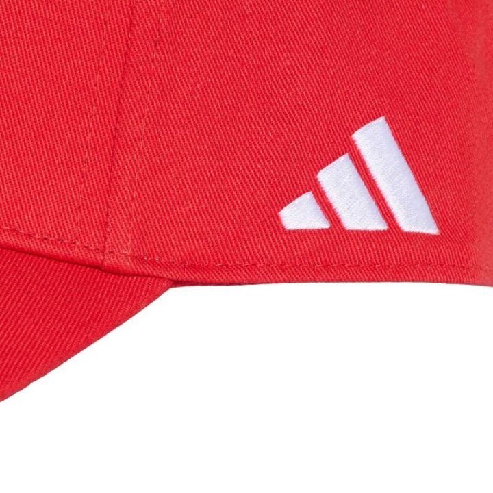 Kepurė su snapeliu adidas Bayern Monachium, raudona