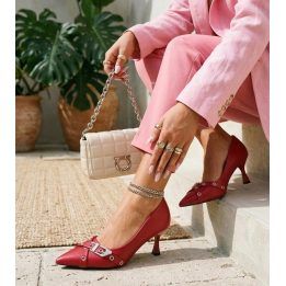 Moteriški aukštakulniai bateliai su dekoratyvine sagtimi, raudoni