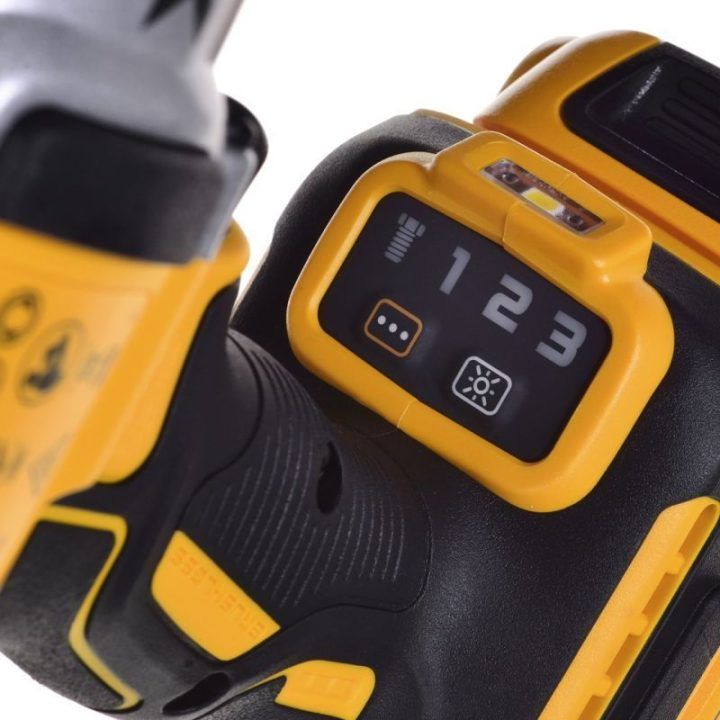Smūginis veržliasukis DeWALT DCF900P2T-QW, geltonas
