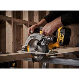 Akumuliatorinis diskinis pjūklas DeWALT DCS565N, 18 V, 165 mm