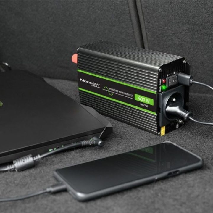 Automobilinis įtampos keitiklis 600 W Qoltec Monolith, juodas