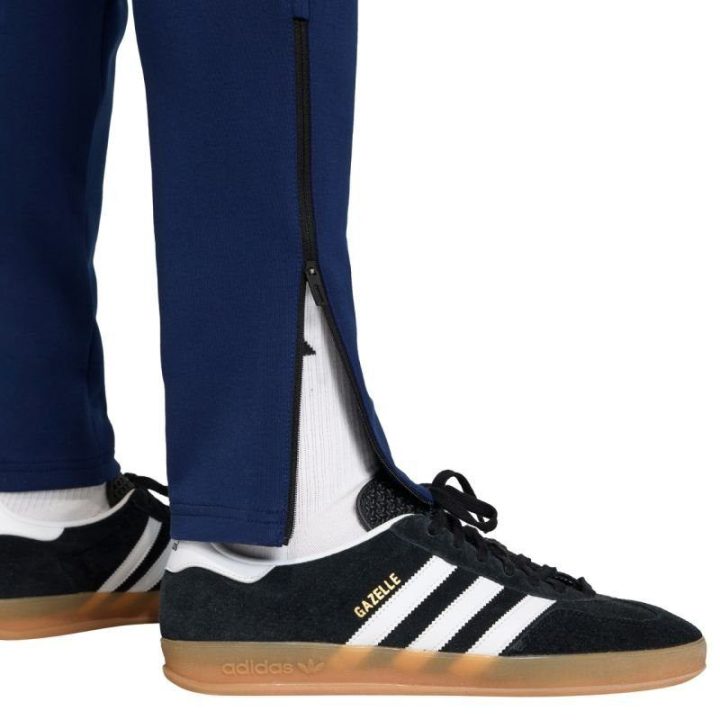 Vyriškos medvilninės kelnės adidas Tiro 26 Travel, tamsiai mėlynos