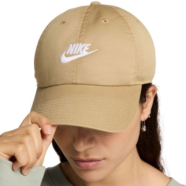 Medvilninė kepurė su snapeliu Nike Club, smėlio