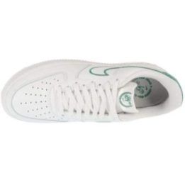 Vyriški žemo profilio sportbačiai Nike Air Force 1 ’07 LV8, balti