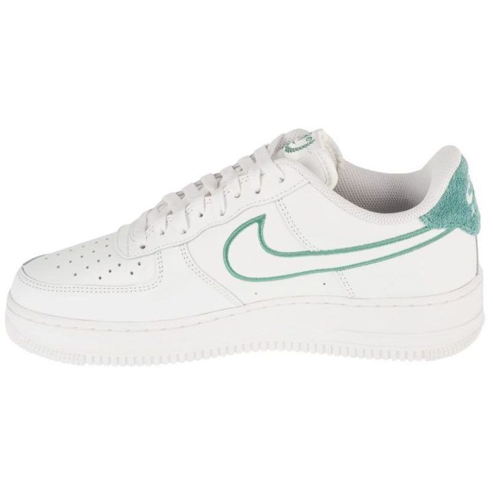 Vyriški žemo profilio sportbačiai Nike Air Force 1 ’07 LV8, balti