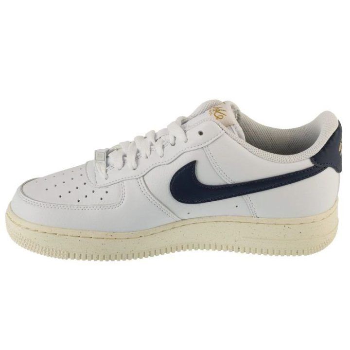 Moteriški sportbačiai Nike Air Force 1 ’07, balti