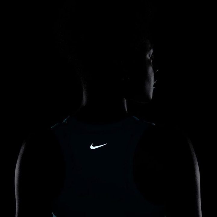 Moteriški prigludę trumpinti marškinėliai Nike Dri-Fit One