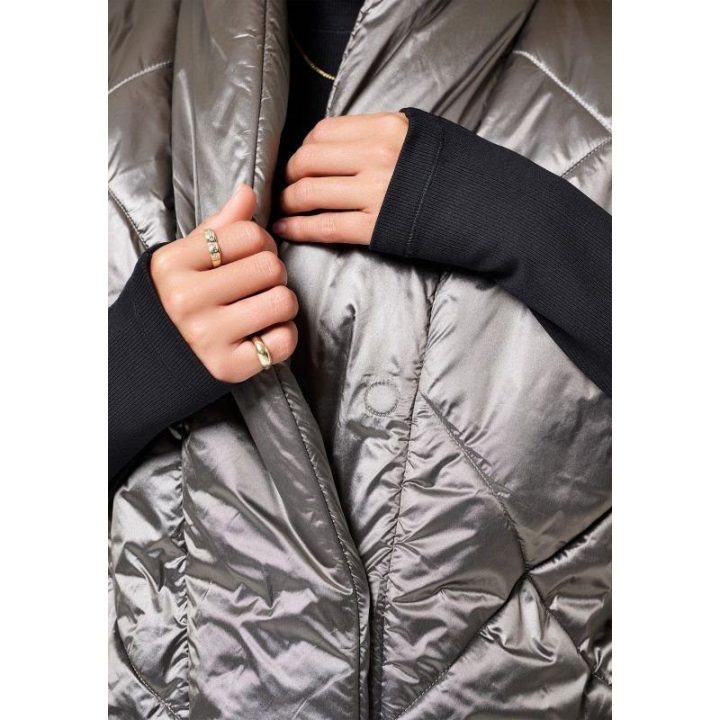 Apgaubiamo kirpimo dygsniuota liemenė CASALL Mellow Wrap Quilt, pilka