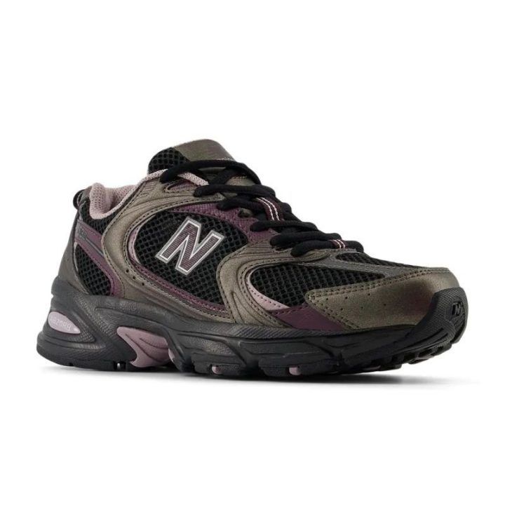 Moteriški sportbačiai su tinkleliu New Balance 530, juodi