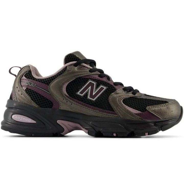 Moteriški sportbačiai su tinkleliu New Balance 530, juodi