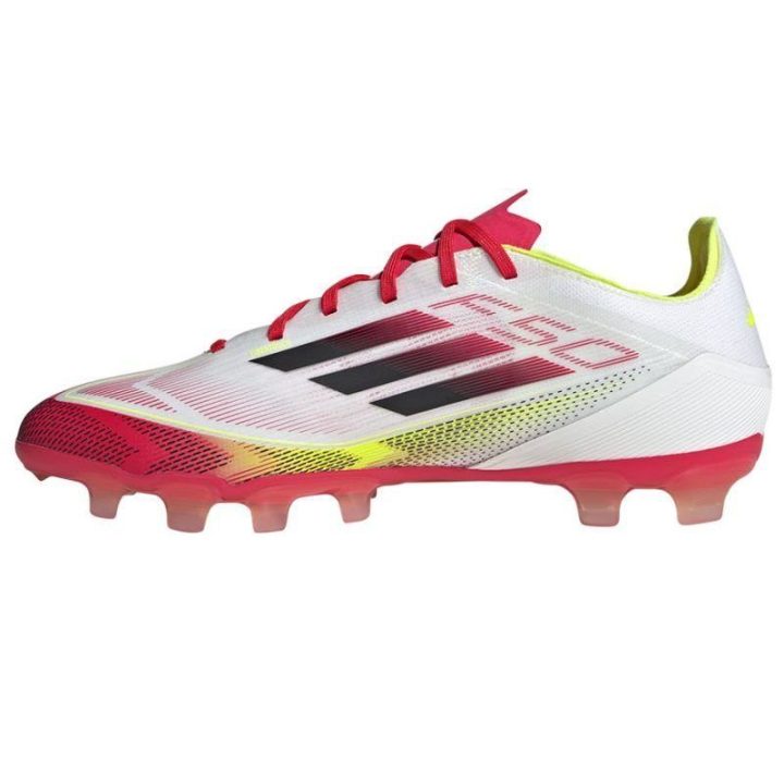 Vyriški žemo profilio futbolo bateliai adidas F50 Pro, balti