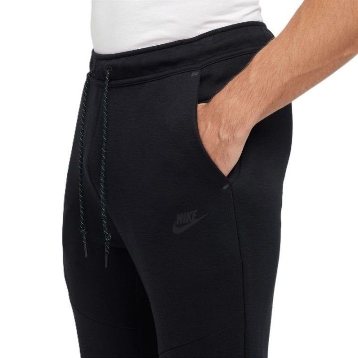 Vyriškos laisvo kirpimo sportinės kelnės Nike Techfit, juodos