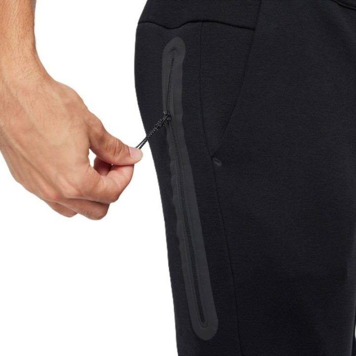 Vyriškos laisvo kirpimo sportinės kelnės Nike Techfit, juodos