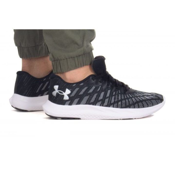 Vyriški bėgimo bateliai Under Armour Charged Breeze 2, juodi ir balti
