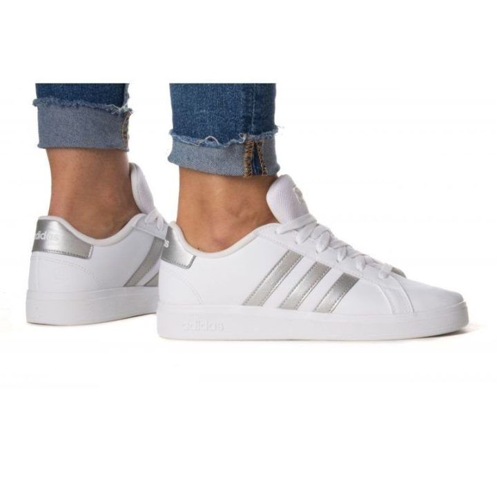 Moteriški žemo profilio sportbačiai adidas Grand Court 2.0