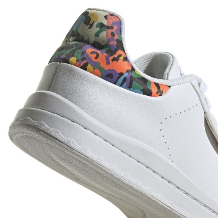 Moteriški sportbačiai su raišteliais adidas Court Silk, balti