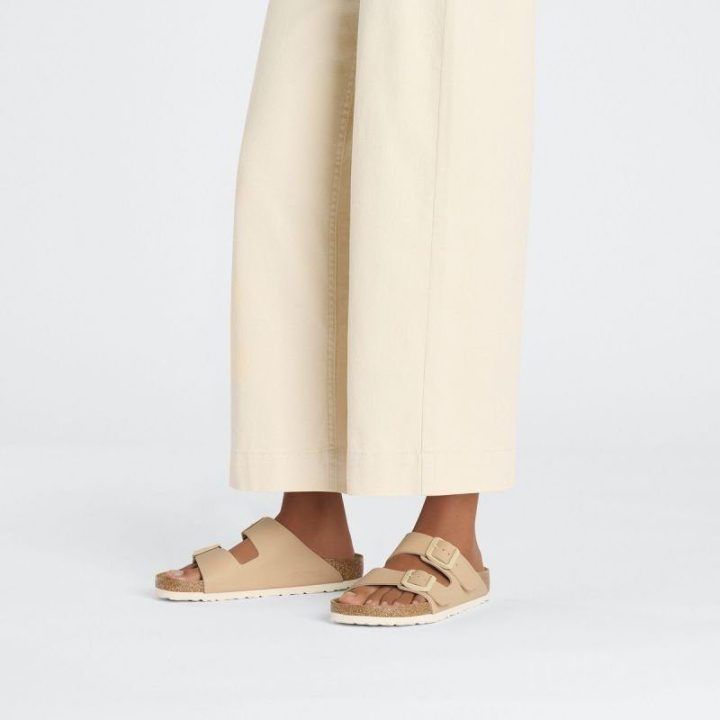 Moteriškos šlepetės su sagtimis Birkenstock Arizona, smėlio