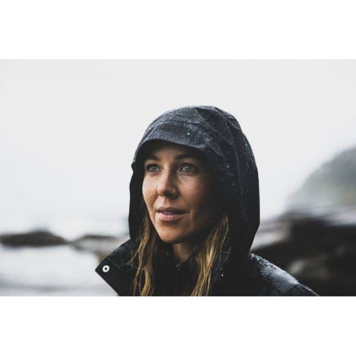 Moteriška neperšlampama striukė Helly Hansen Aden, juoda