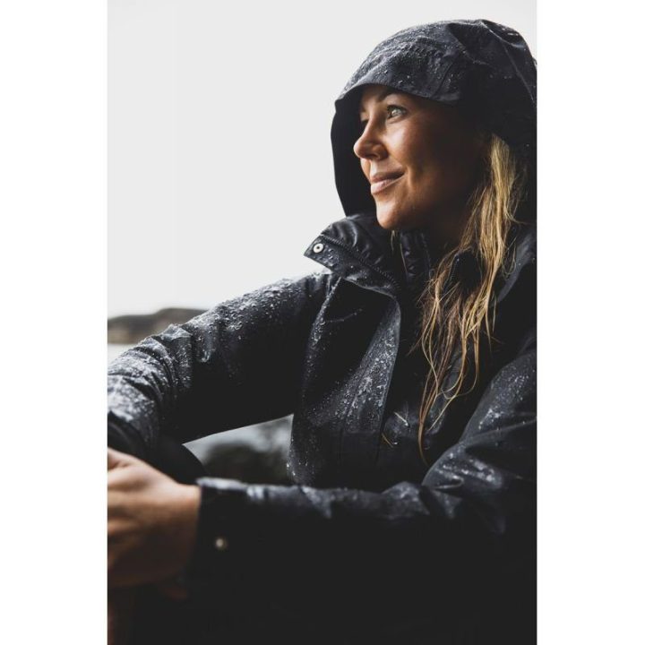 Moteriška neperšlampama striukė Helly Hansen Aden, juoda