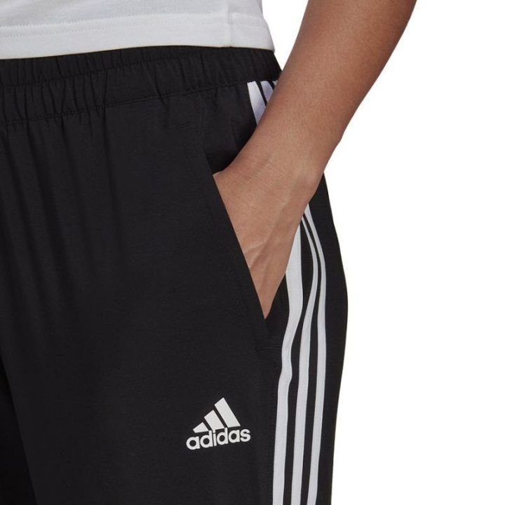 Moteriškos laisvo kirpimo sportinės kelnės adidas WTR Icons, juodos