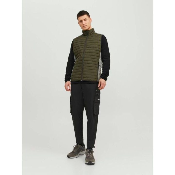 Vyriška dygsniuota liemenė su užtrauktuku Jack & Jones, žalia