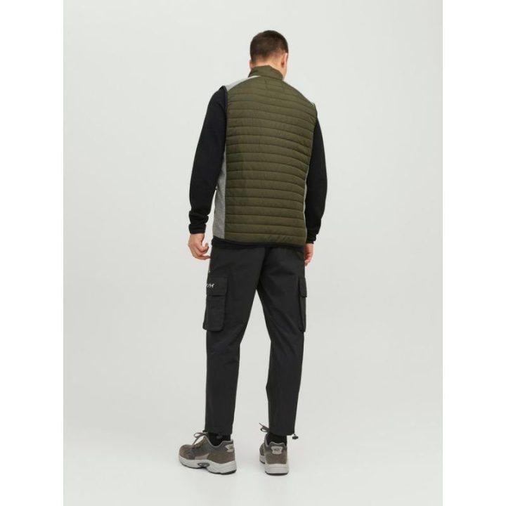 Vyriška dygsniuota liemenė su užtrauktuku Jack & Jones, žalia