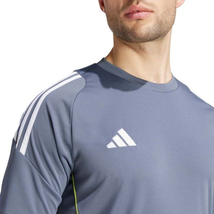Vyriški prigludusio kirpimo marškinėliai adidas Tiro 24, pilki ir salotiniai