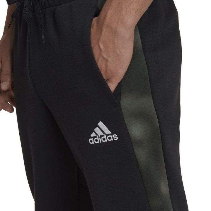 Vyriškos sportinės kelnės su kamufliažo raštu adidas, juodos