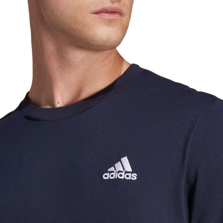Vyriški marškinėliai su siuvinėtu logotipu adidas Essentials, tamsiai mėlyni