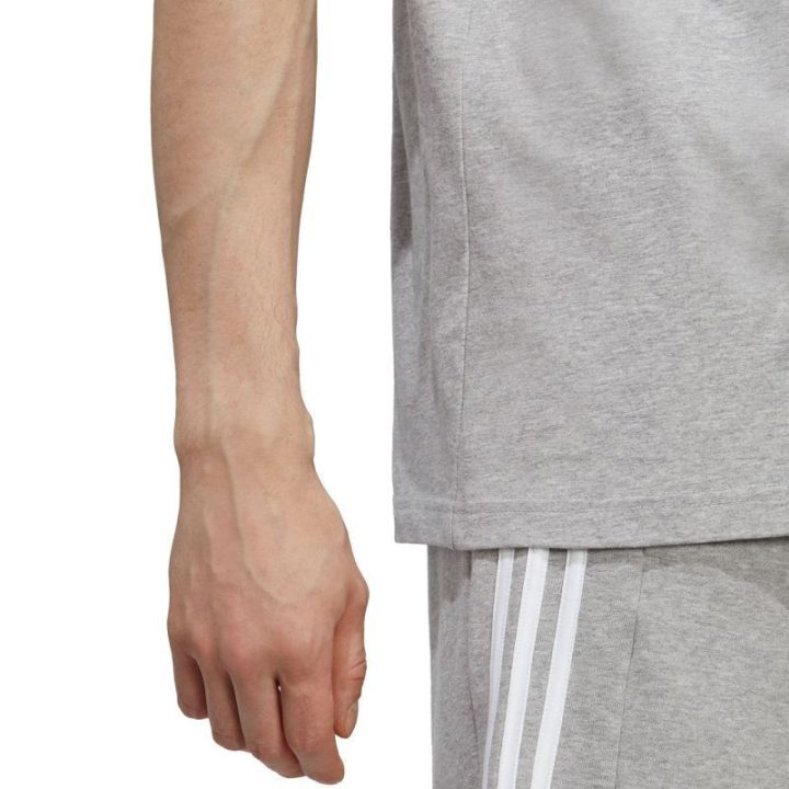 Vyriški marškinėliai adidas Essentials su mažu siuvinėtu logotipu, pilki