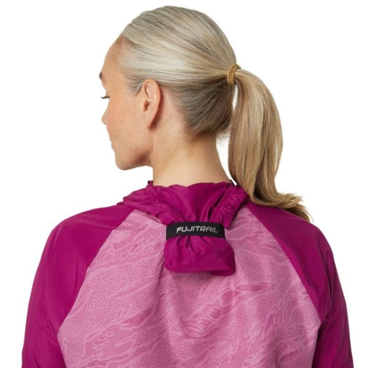 Moteriška bėgimo striukė Asics Fujitrail Packable, violetinė