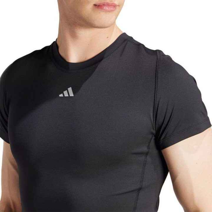 Vyriški prigludę marškinėliai adidas Techfit, juodi