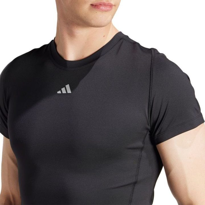 Vyriški prigludę marškinėliai adidas Techfit, juodi