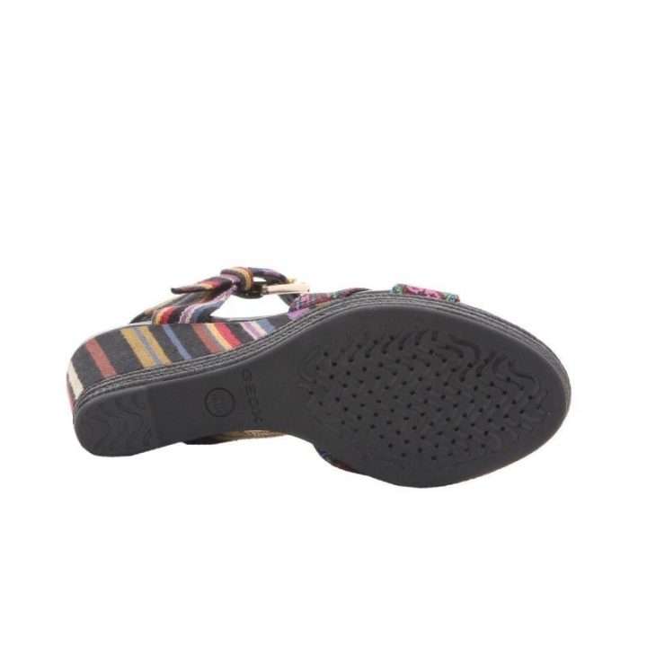 Moteriškos basutės su 10 cm koturnu Geox