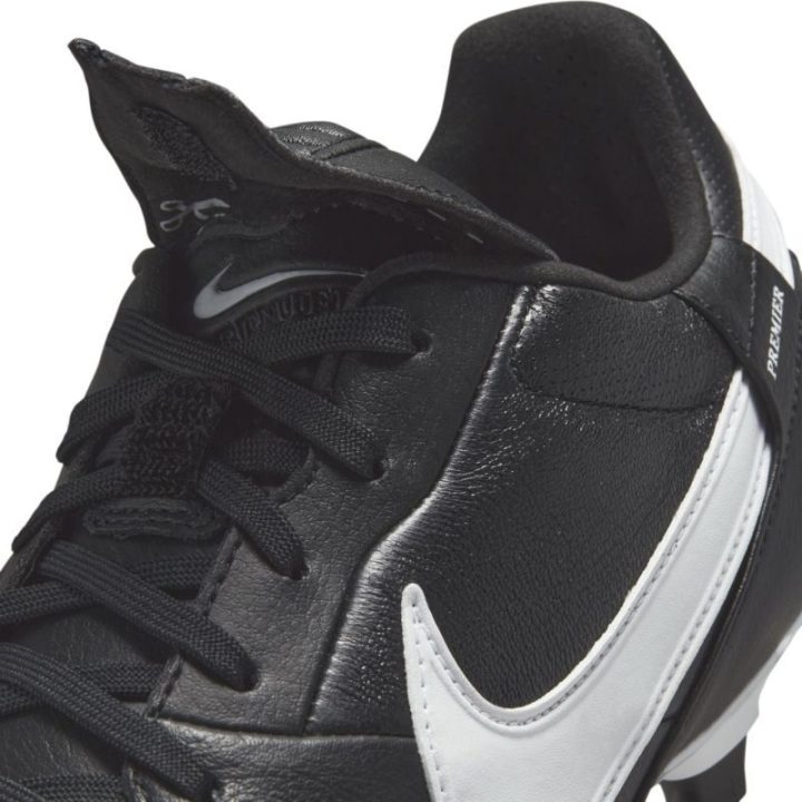 Vyriški futbolo bateliai natūraliai vejai Nike Premier 3, juodi