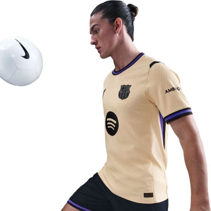 Vyriški išvykos futbolo marškinėliai Nike FC Barcelona, smėlio