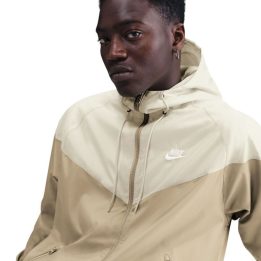 Vyriška striukė su V formos intarpu Nike Sportswear Windrunner, smėlio