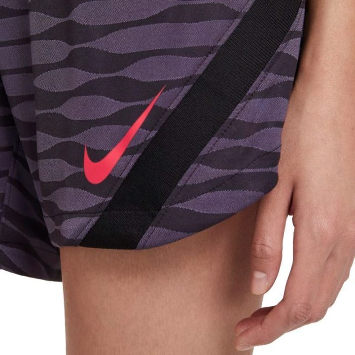Moteriški treniruočių šortai Nike Dri-FIT Strike, violetiniai