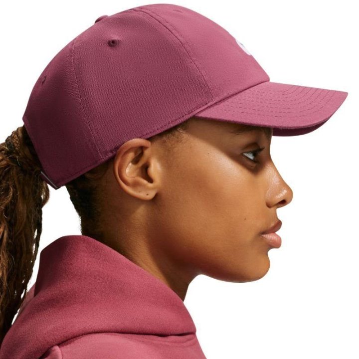 Medvilninė kepurė su lenktu snapeliu Nike Club, rožinė ir balta
