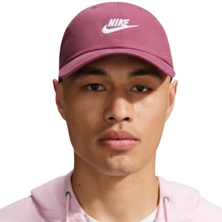 Medvilninė kepurė su lenktu snapeliu Nike Club, rožinė ir balta