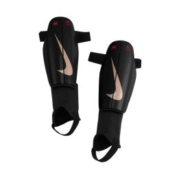 Futbolo blauzdų apsaugos Nike Charge 011, juodos