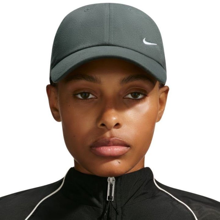 Uniseks kepurė su lenktu snapeliu Nike Club, alyvuogių