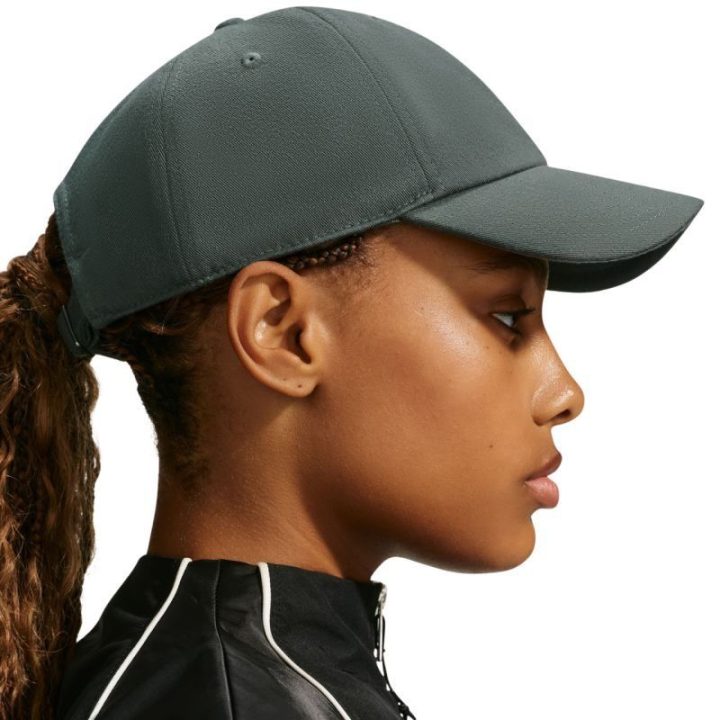 Uniseks kepurė su lenktu snapeliu Nike Club, alyvuogių
