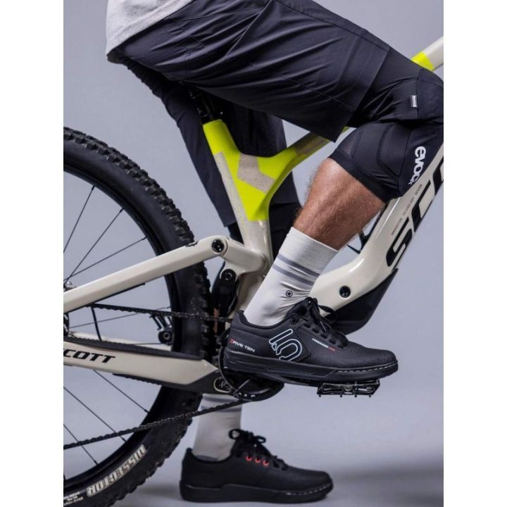 Kelių apsaugos EVOC Knee Protector LS Flex Lite, juodos